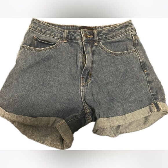 COPY - Vero Moda Casual High-Rise Shorts - Picture 1 of 3